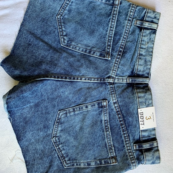 denim shorts - Picture 3 of 5